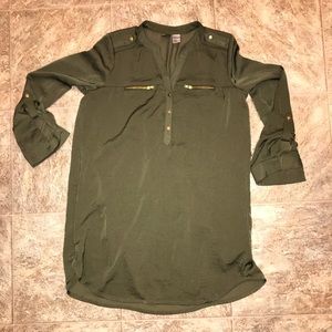EUC.  H&M army green 3/4 sleeve top.  Size 4